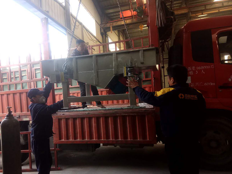 浙江金華的耐火材料直線篩粉機(jī)已發(fā)貨??！