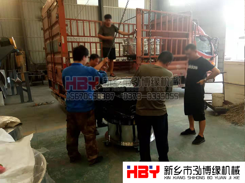 河南周口 HBY-1500型316不銹鋼 電動篩粉機已經(jīng)發(fā)貨 請注意查收